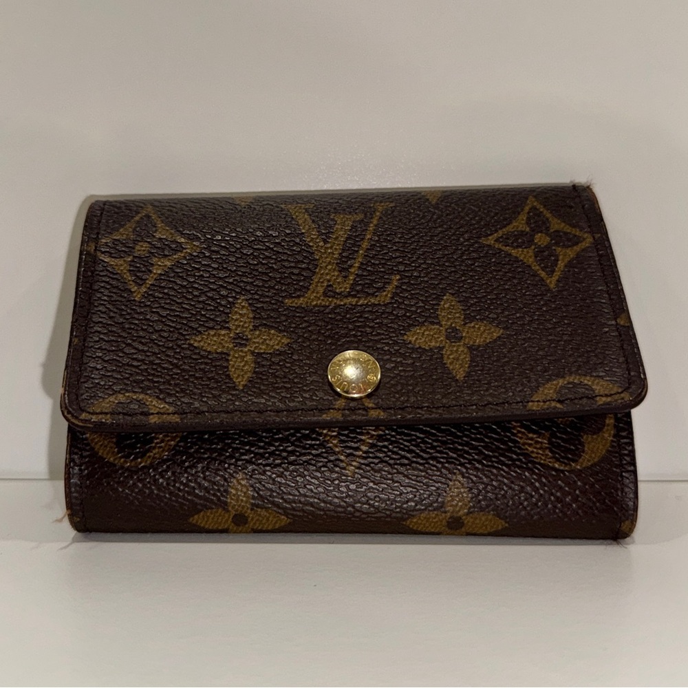 Louis Vuitton Monogram 6 Key Holder M62630 - Picture 2 of 15